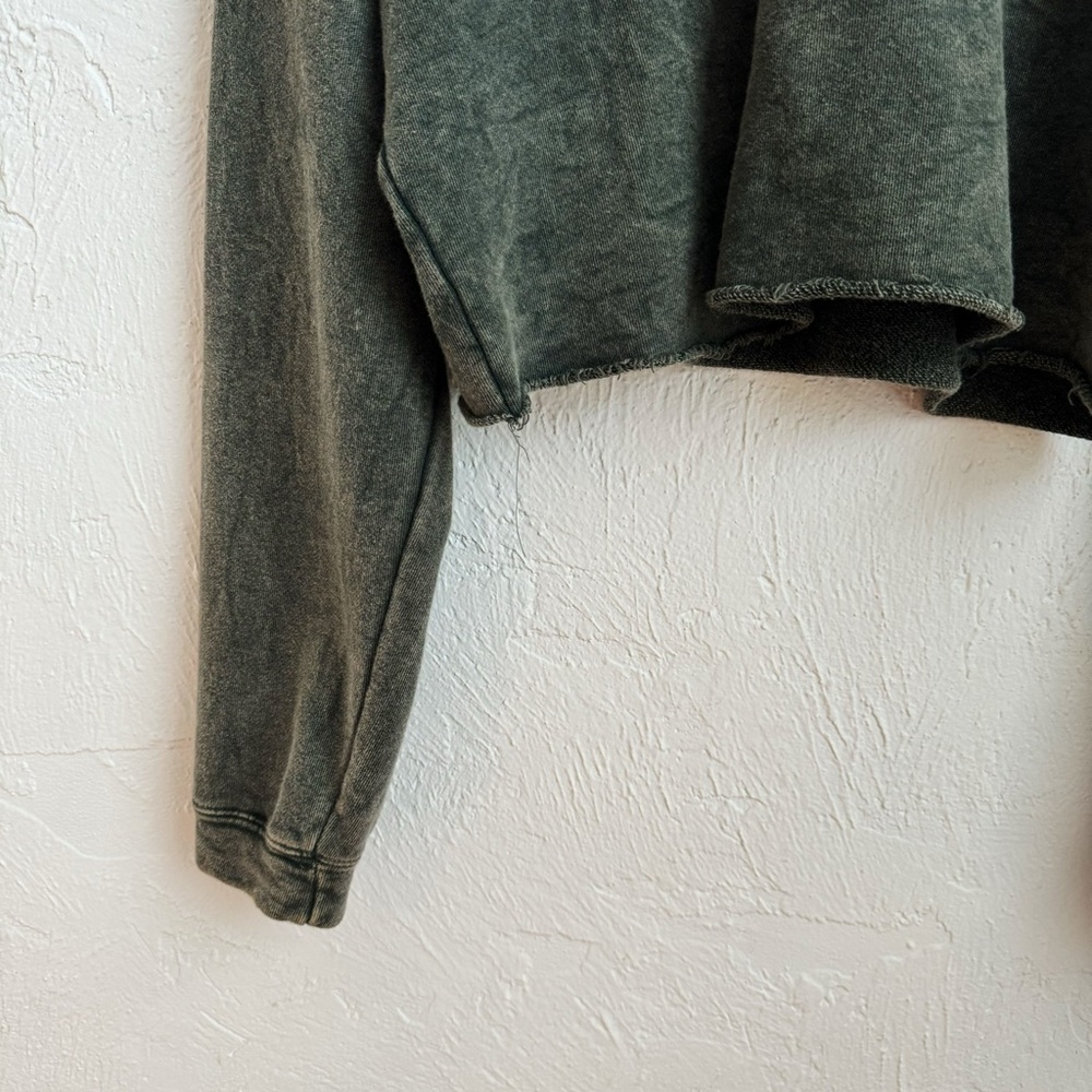 SOLAÍ cropped oversized quarter button sweater - Picture 5 of 7